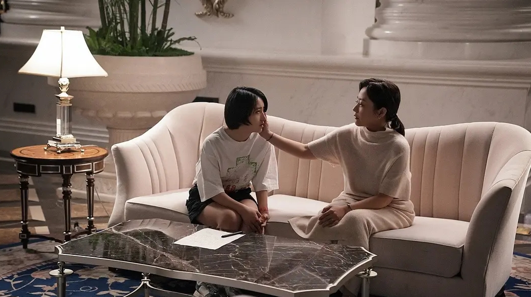 张子枫翻车？高考生做网红、玩私奔、恋爱公开，这电影就是笑话