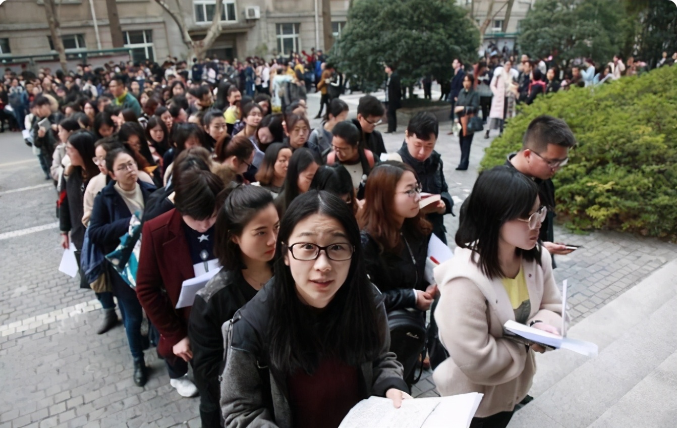 2021不同院校保研率排名出炉，北大稳居第一，南大进入前三