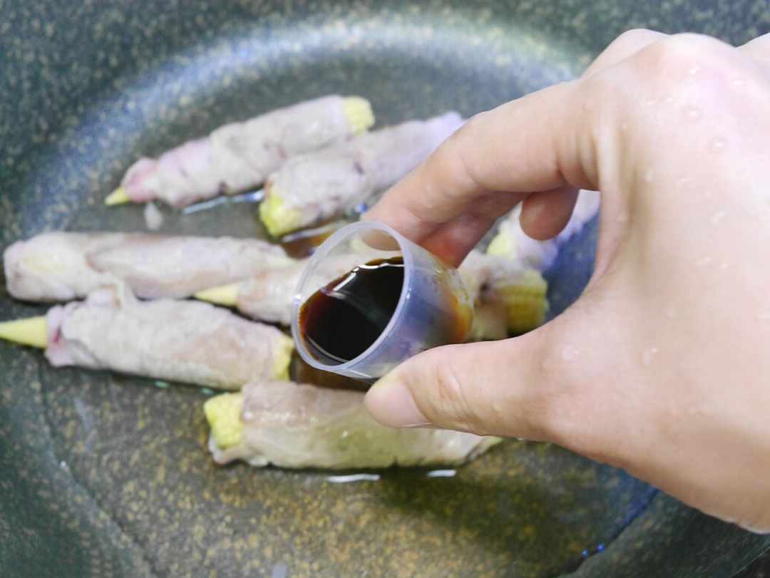 这道“玉米笋肉卷”，咸咸甜甜超好吃，新手必学、零失败料理