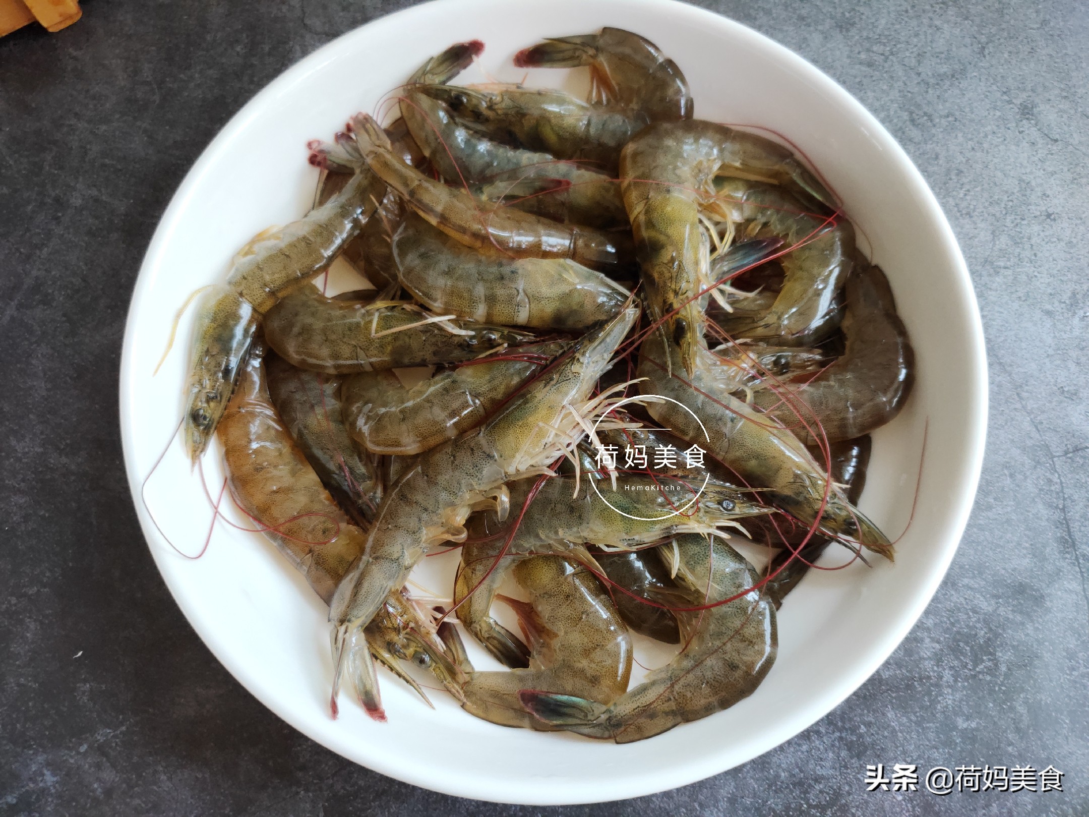 清蒸虾怎么做好吃又简单（虾怎么炒好吃又简单的做法视频）-第4张图片-巴山号