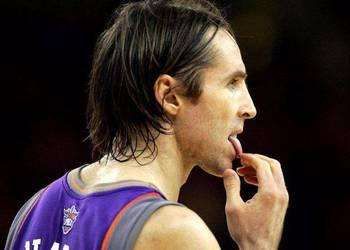 打籃球為什么用手摸鞋底（NBA那些“特別愛好”：隆多曾反著戴發帶，納什罰球摸鞋底舔手）