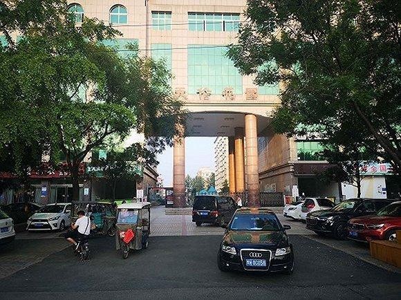 蓝翔校长将原配送进监狱，3个亲生女儿也不放过，结果被反杀