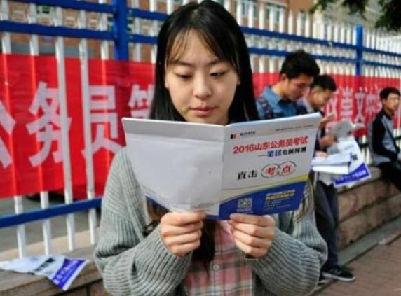 公务员岗位有新调整，薪资状况将被打破，年薪有望达到30万