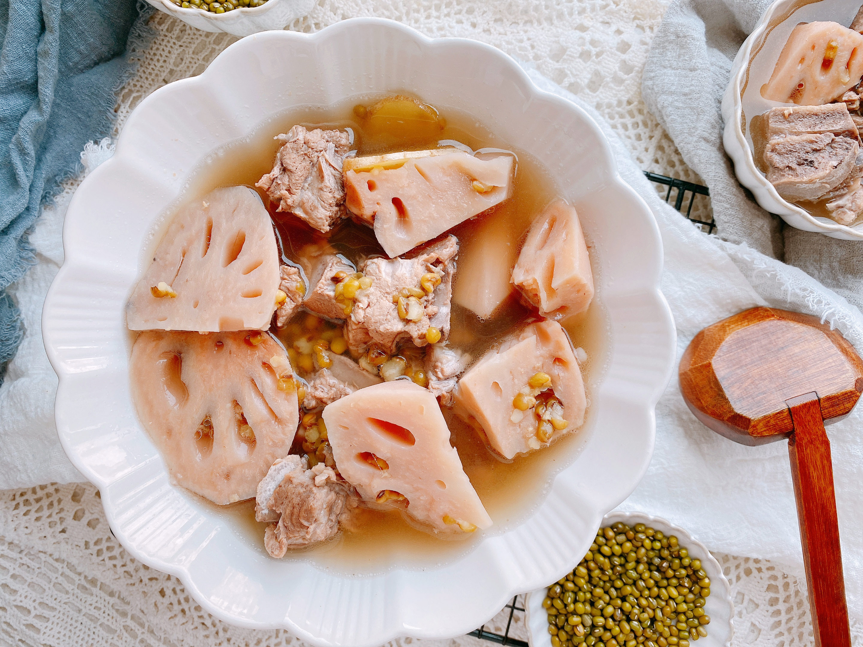 2节莲藕1把绿豆,炖出最适合秋天的汤,清热降火健脾补钙,超好喝