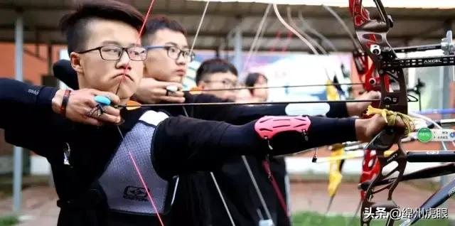 好心疼！绵阳十二三岁的娃娃，竟被学校赶下田去插秧子
