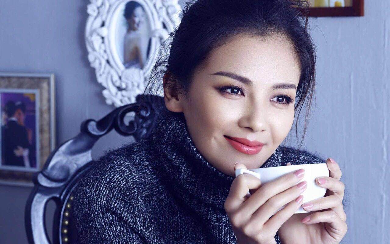 从刘涛到港星陈慧珊：复出替夫还债的她们，诠释了婚姻最好的模样