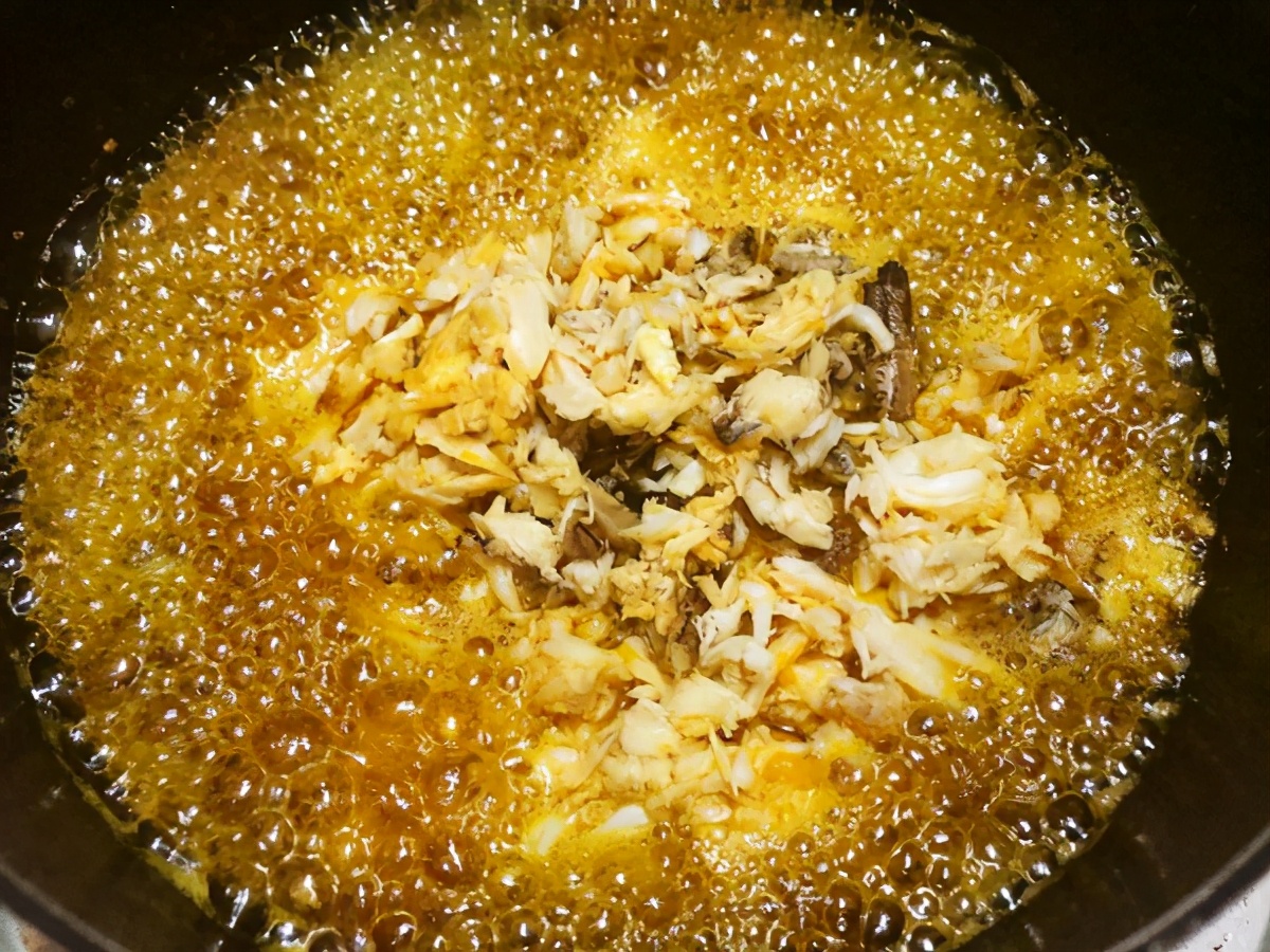 留住大闸蟹的美味，自制秃黄油，拌米饭或是拌面条都好吃