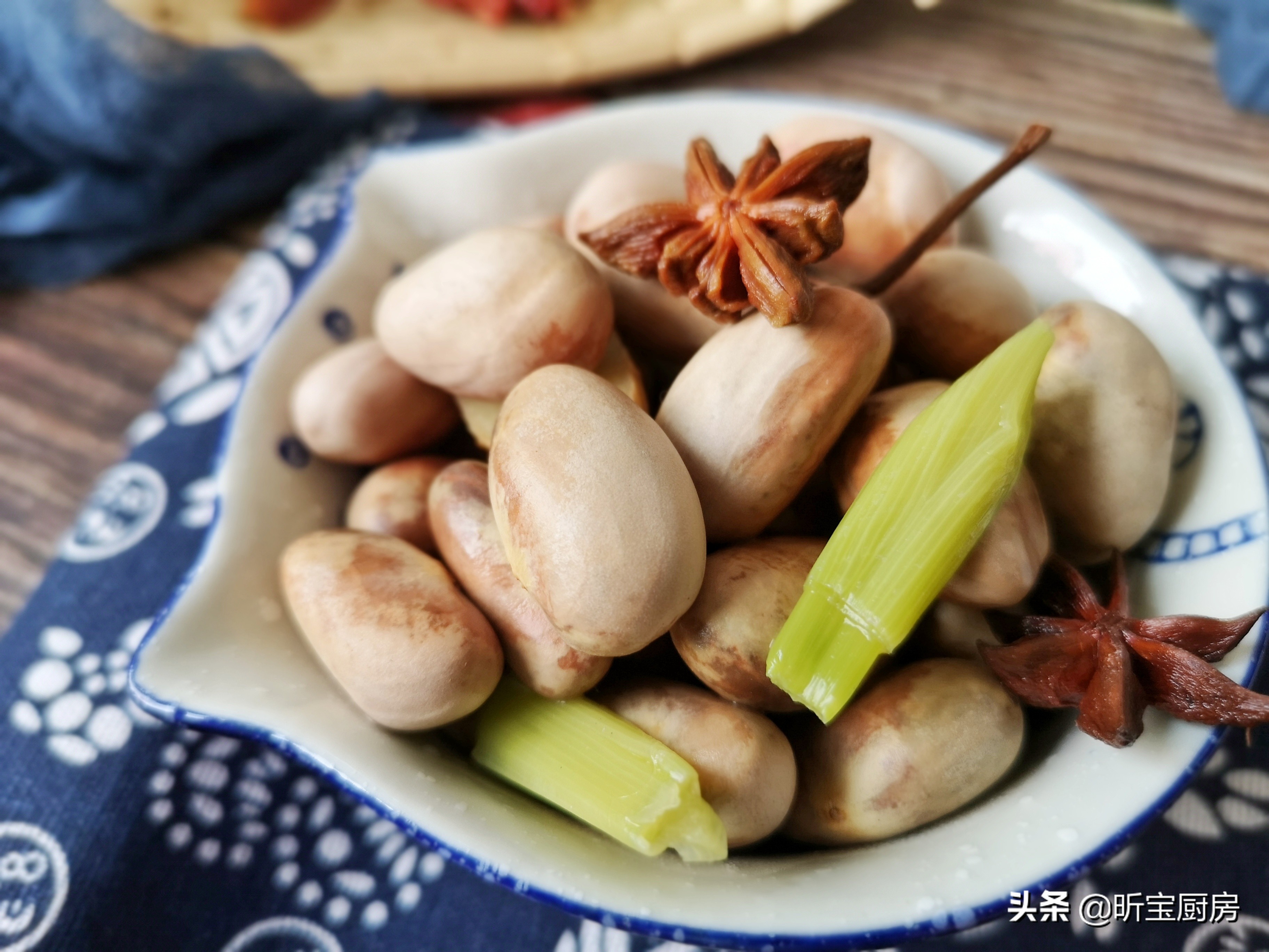 这水果一个20斤，印度人拿它当主食，我们却扔掉十多斤，太浪费了