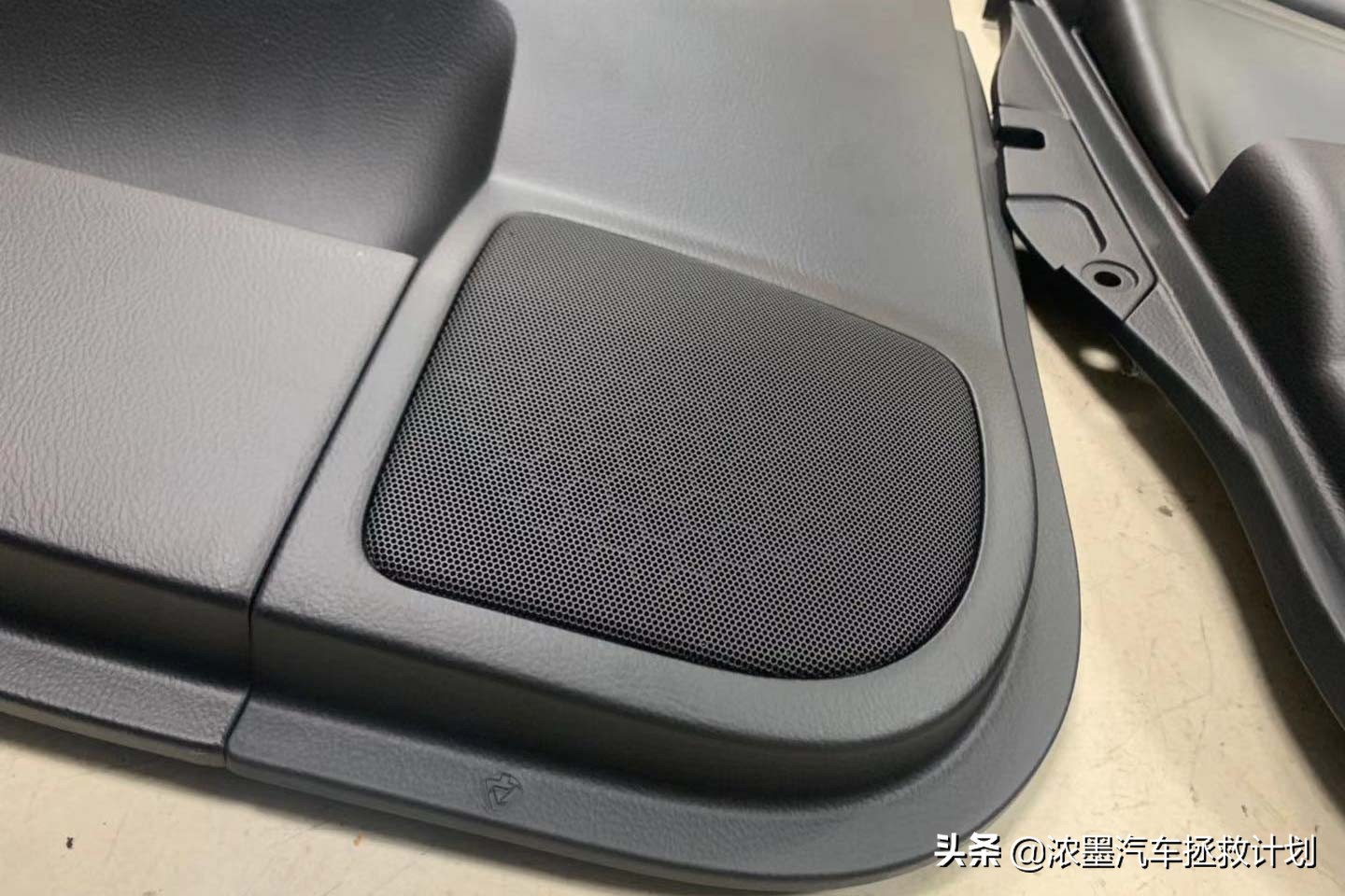 「璀璨明珠」修复整备一台破烂不堪的丰田皇冠，重新焕发盎然生机