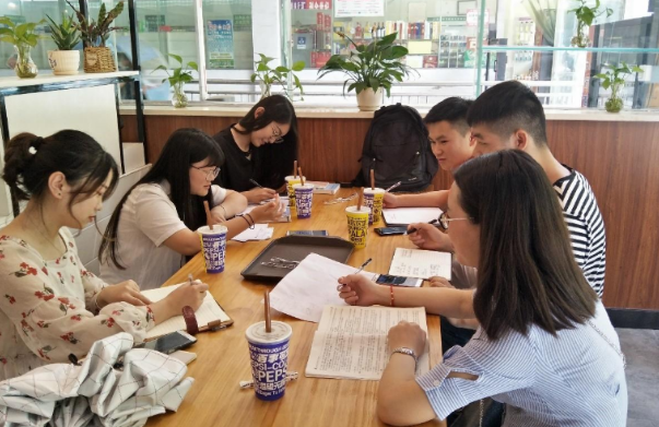 大学期末考试60分就过，为啥有很多大学生挂科？听听辅导员咋说