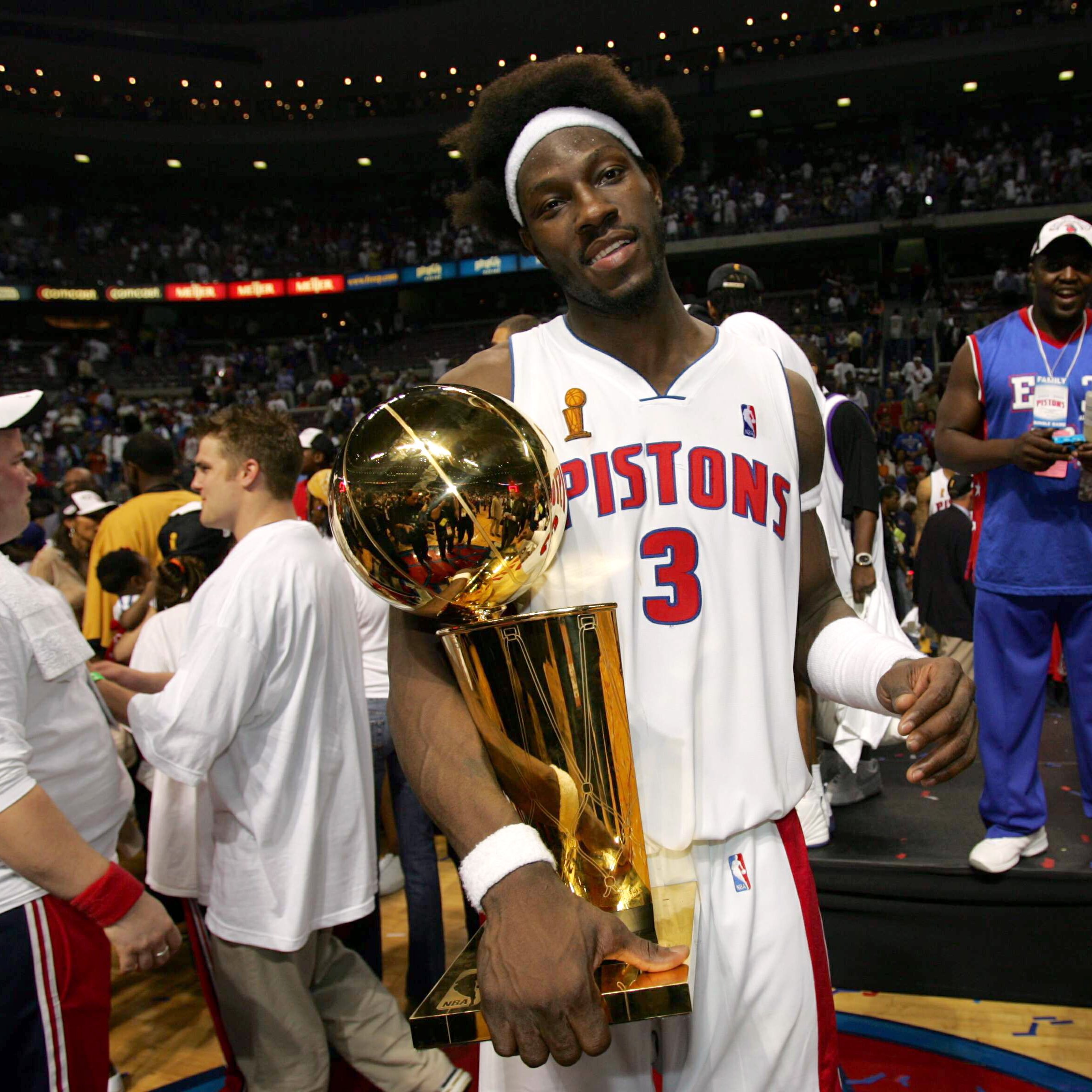 nba華萊士為什么會落選（華萊士那么猛，為何會成落選秀？跟他同屆的前三順位，表現如何）