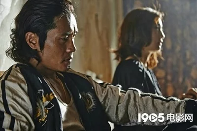 韩国2015年19禁票房冠军，很黄很暴力的电影《局内人》