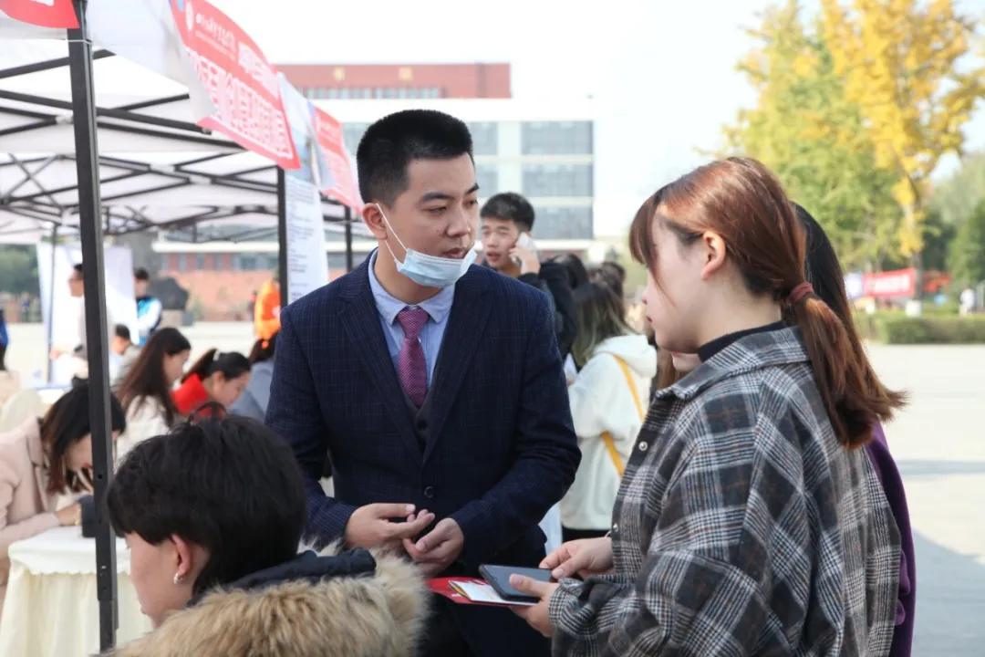 四川水利职院双选会，部分单位薪资上万，150余家单位求贤若渴