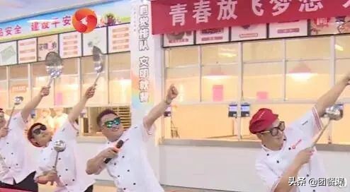 全网最帅厨师长、霸气菜、全鱼宴……高考“加油餐”实力爆表