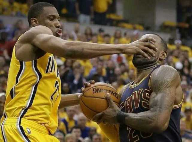 以nba为例,比赛时间比国际篮球长8分钟,为48分钟,个人犯规限额为6次