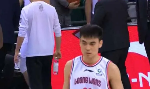 贾明儒是什么水平（深度丨从CUBA到CBA，大心脏的贾明儒，如何才能成为球星？）