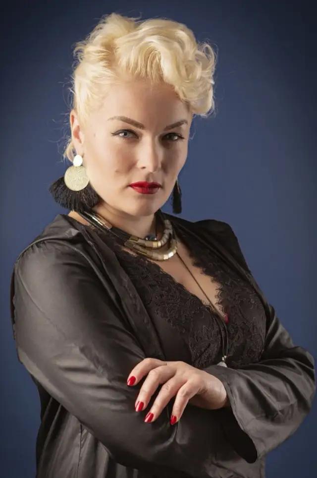 朱莉王承认自己不是通灵者 通灵者正在调查朱莉王-起航号