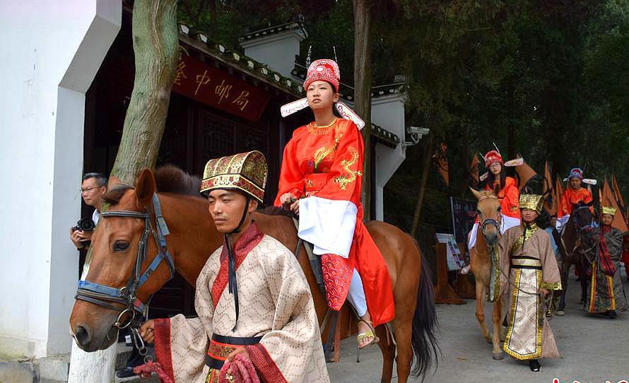 古代探花不僅文采高,而且一般長相好,年前,甚至比狀元還吃香.