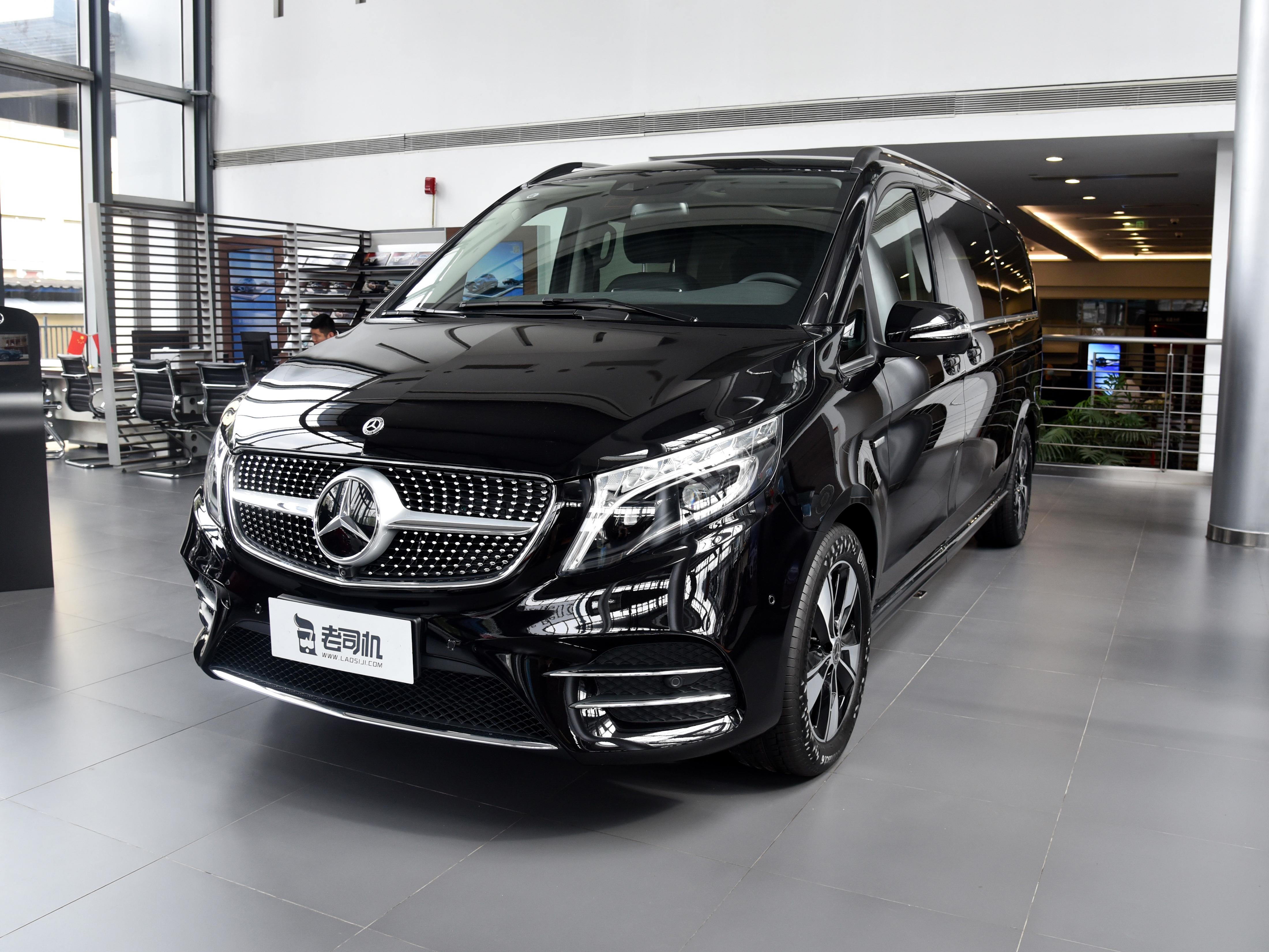 同价位中最为宽敞的mpv,大奔驰标特有面儿,实拍奔驰v级