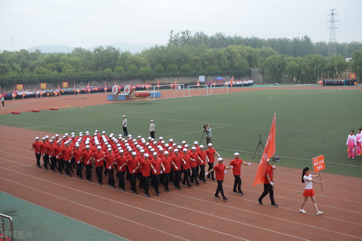 高考只考了300分该怎么选好学校？这4类大学重点考虑，好找工作