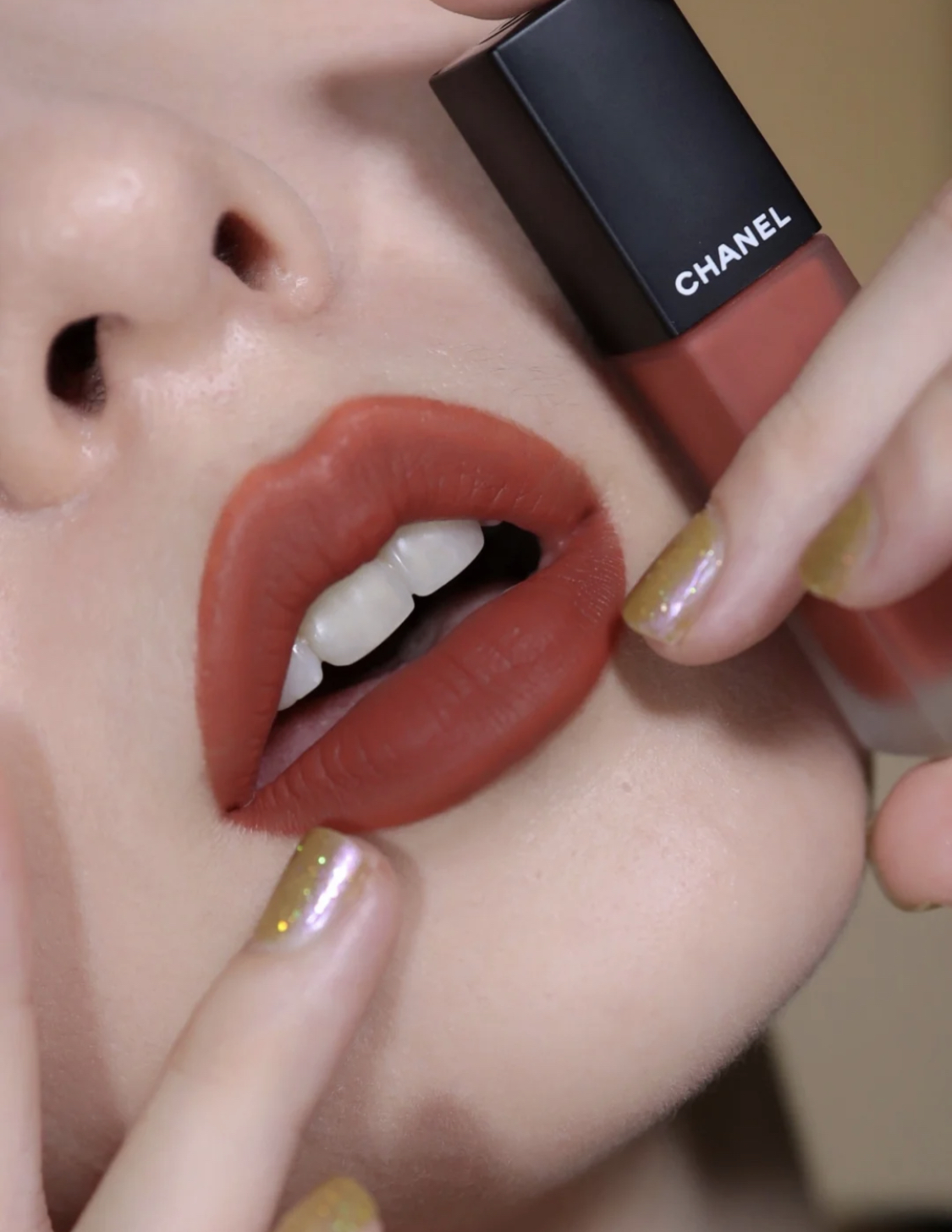 5支合适30岁女人的口红,颜色低调又耐看,素颜涂也显白