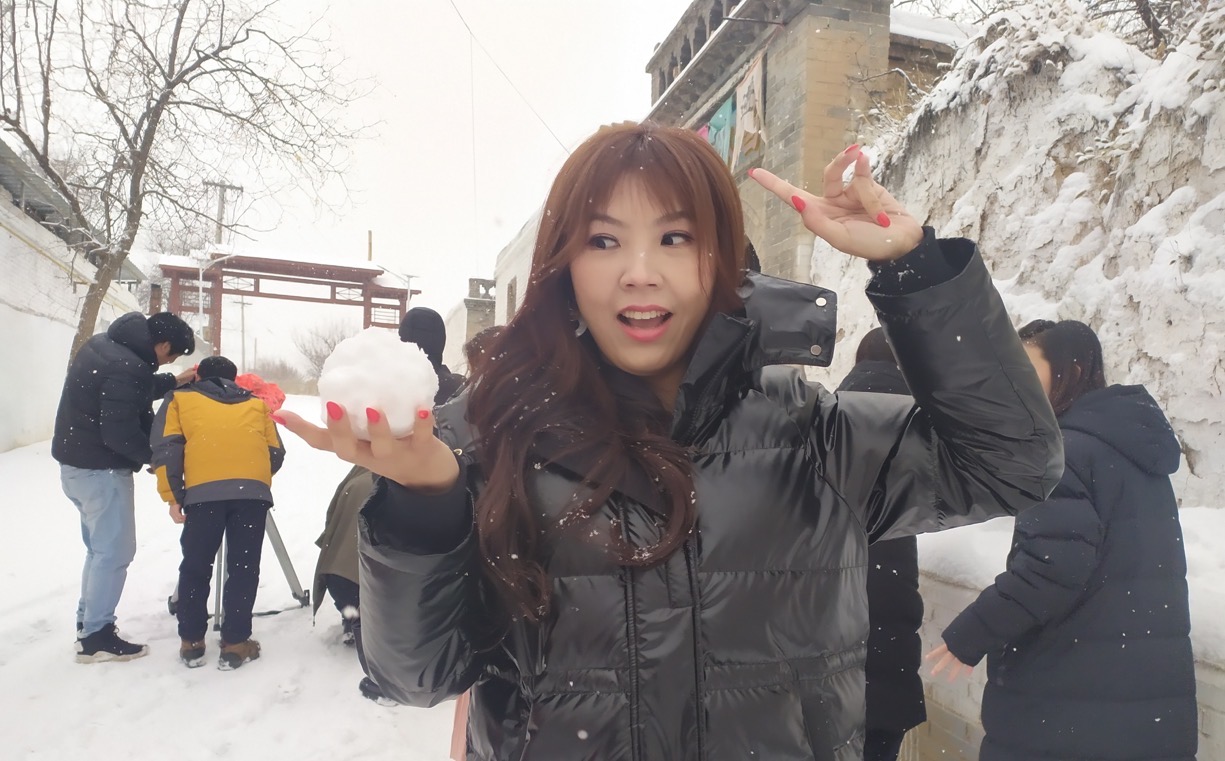 女星自曝为减肥“作死”，切除大肠胃里装水球，后遗症造成肠粘黏