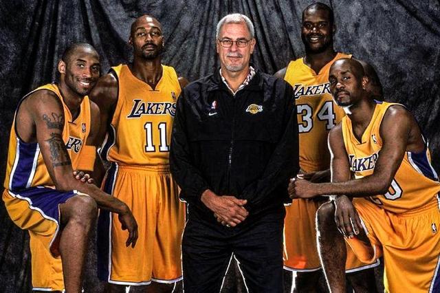 科比离世后，为何卡尔马龙明目张胆追求瓦妮莎？网友：多年前就有