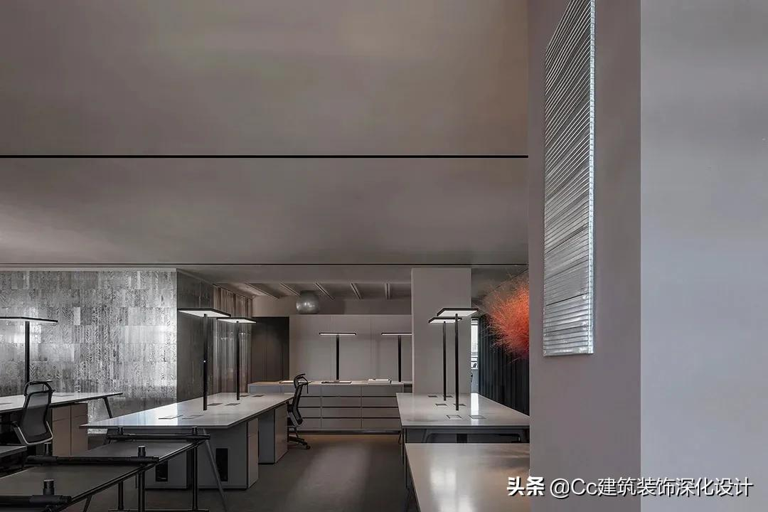 「材料」明明是块瓷砖却有着金属的光泽和质感!太飒了