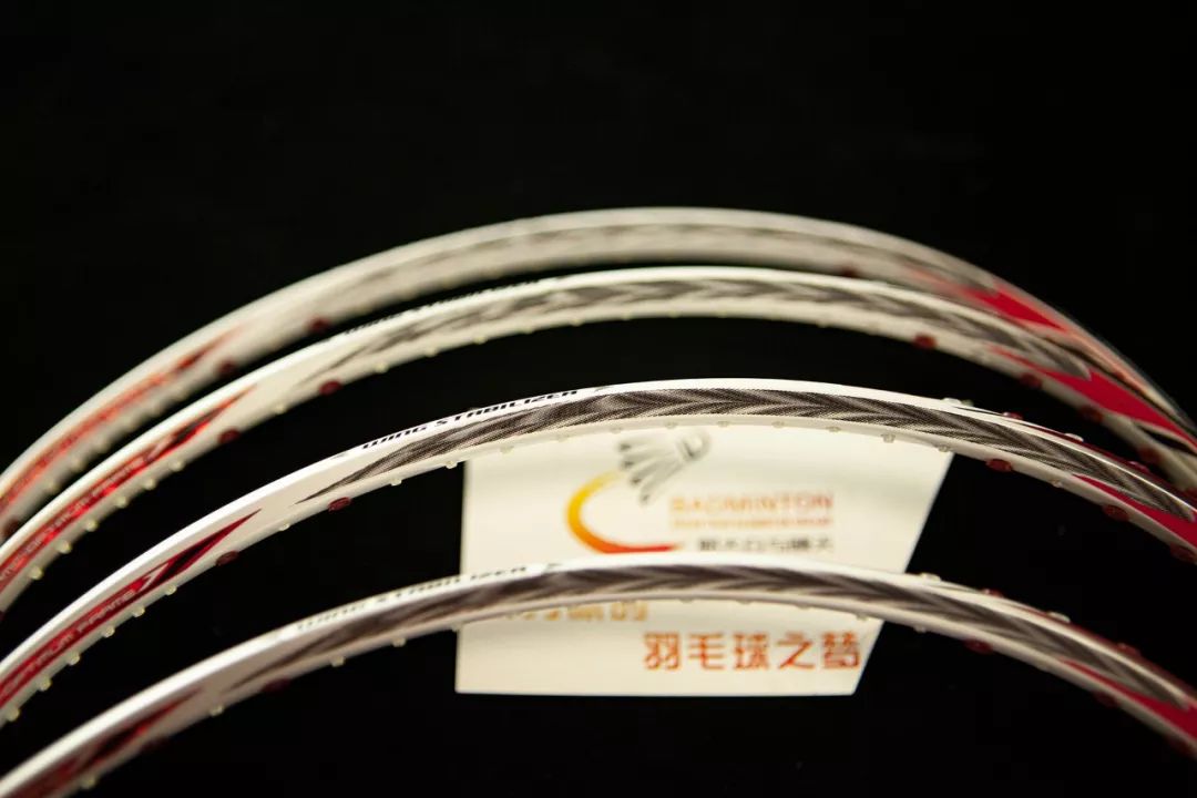 林丹的羽毛球拍重量（出口转内销的N90-III 喷喷香的重杀利器）