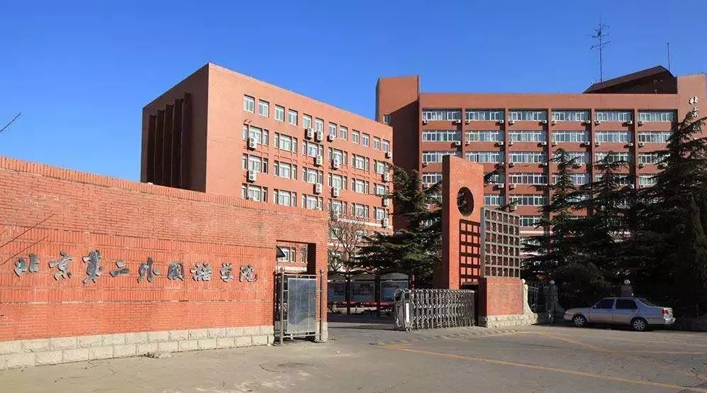 近日外交天团霸屏,外语类高校应该怎么选?