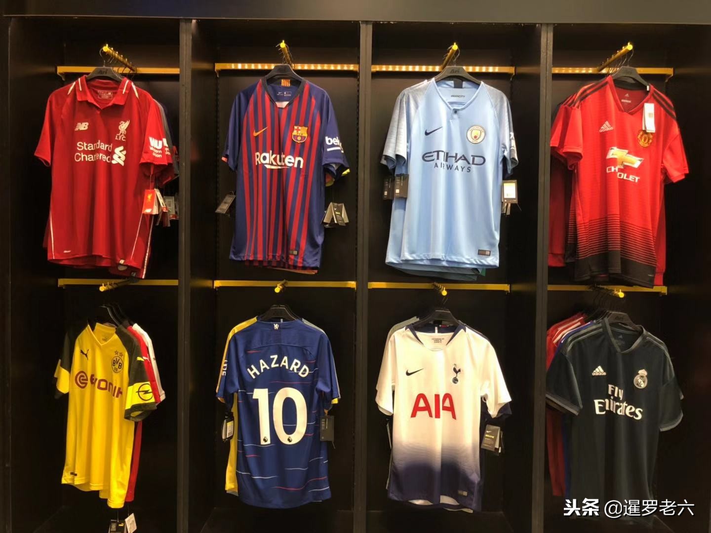 足球球衣实体店在哪里有卖（去泰国旅游，想买正版球衣，去哪里好？北京小哥给您推荐个地方！）