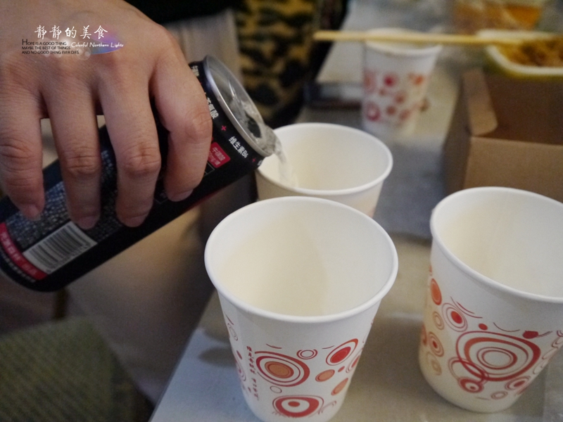 朋友家的冰箱里有好多没喝过的饮料，这是第一次喝外星人能量饮料
