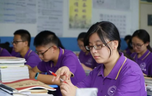 禁止公办高中招收复读生，毛坦厂招生简章引争议，学费令人咋舌