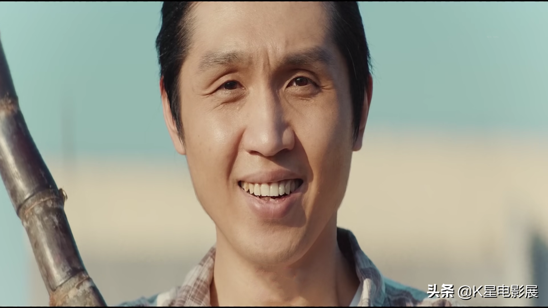 《亿万懦夫》:能让你哭的喜剧,笑声中充斥着悲剧与讽刺