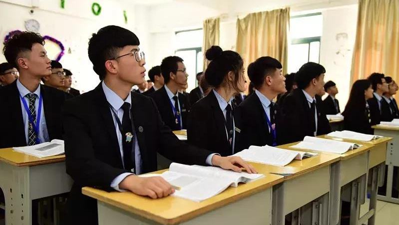 八维教育三个阶段，助力学子赢得企业青睐