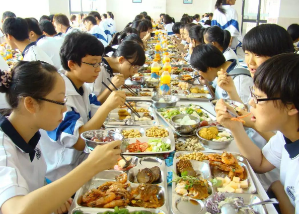 附近学校食堂招聘信息（学校食堂的管理）