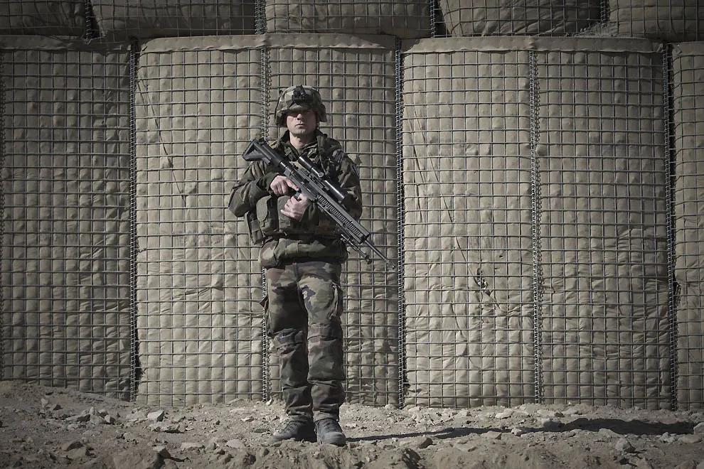 外籍军团现有编制为法国外籍兵团第1步兵团,第2外籍步兵团,第3外籍