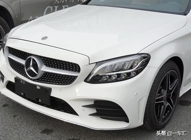 双门四座无框门，进口奔驰C200轿跑车，这颜值能否成为小姐姐最爱