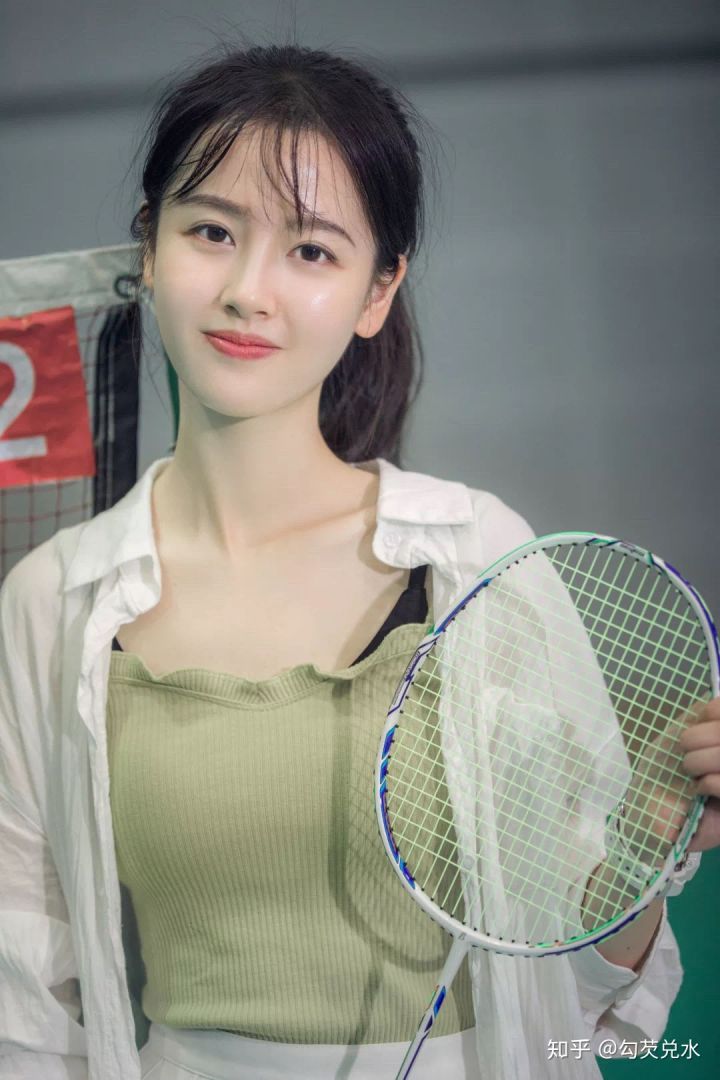 大数据告诉你知乎上的帅哥美女都集中在哪个行业（附Python代码）