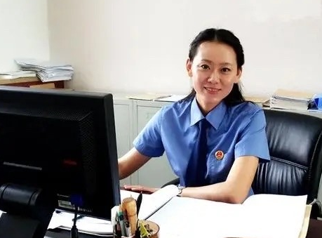 法学生毕业10年，才知道律师事务所和公务员的差距，你选对了吗