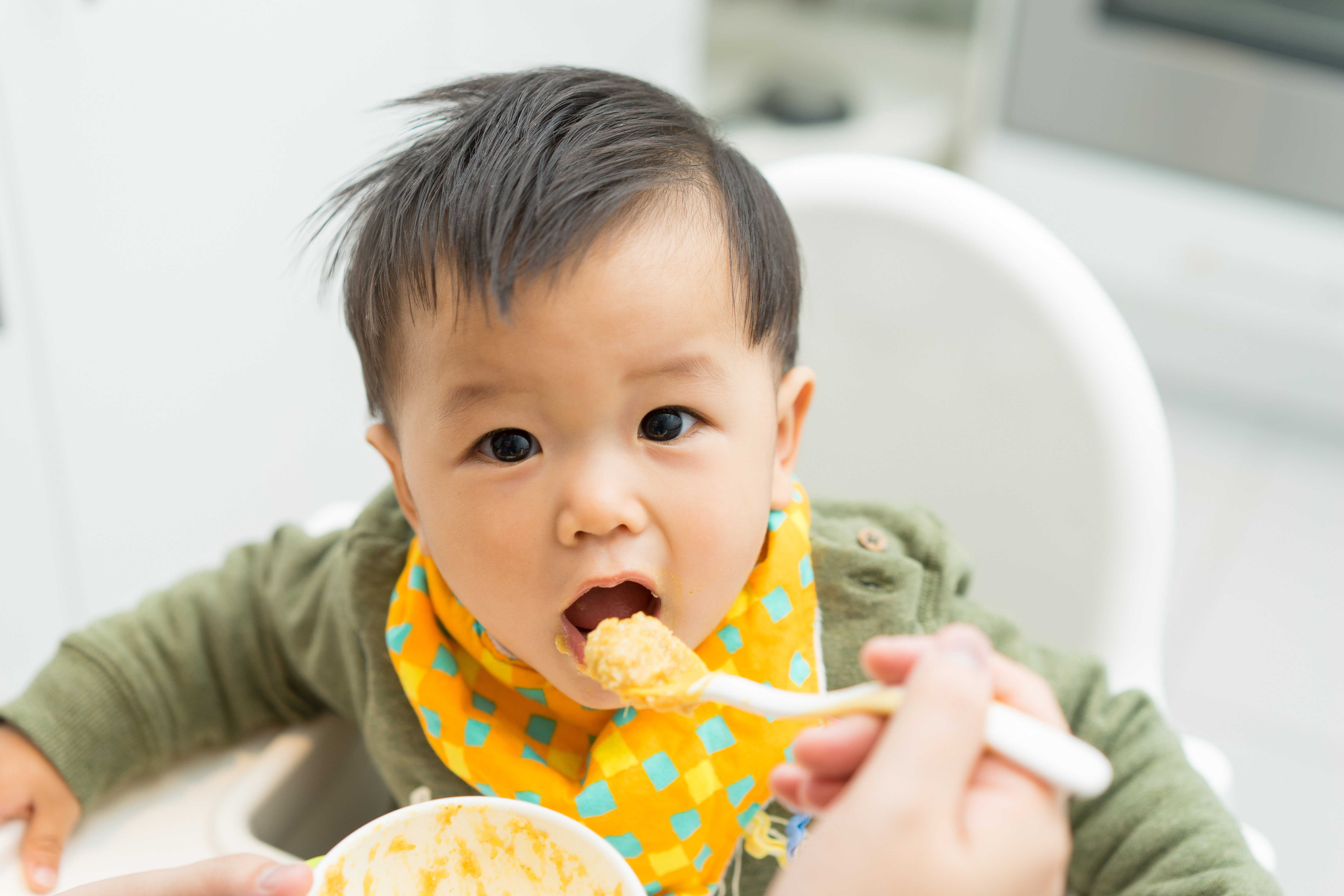 辅食添加有顺序，给妈妈们一张贴心的时间表！别让宝宝“吃不消”