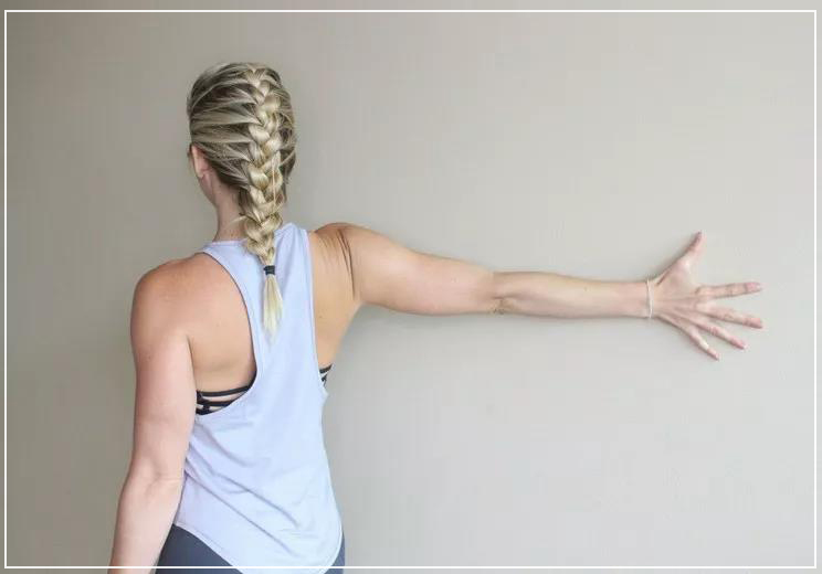 #零基础学瑜伽#  开肩小妙招①，改善你的含胸丑态