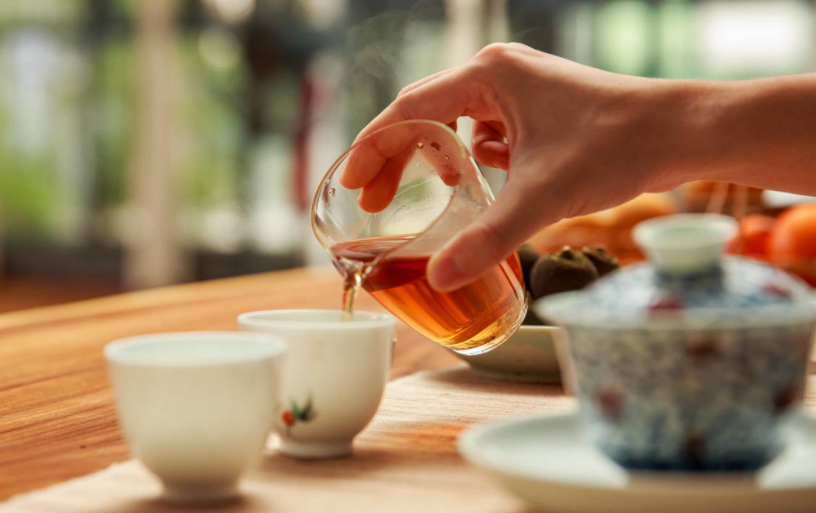 每天只喝茶不喝水行不行？以茶代水应该怎么做？老茶客：注意3点