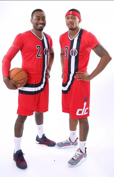 nba球衣T恤為什么這么貴（NBA最丑球衣盤點 保羅洗衣粉聯名 諾維茨基塑料袋矚目）