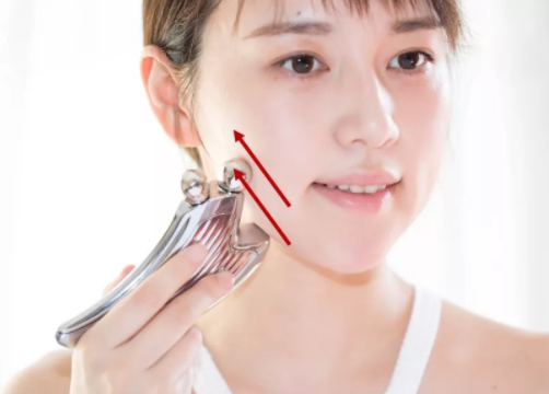 自己在家就能做的“面部提拉法”,紧致嫩肤,提拉瘦脸,简单易学