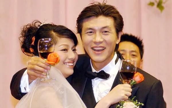 辽宁张玉宁老婆(国足玉面杀手出山执教,车祸致队友瘫痪赔两百万,前妻