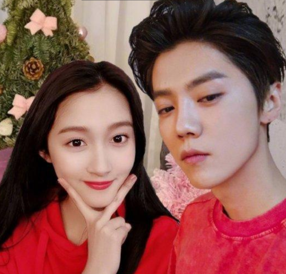 关晓彤大学毕业了吗（关晓彤回校拍毕业照）