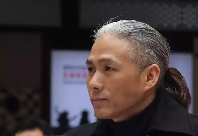 高逸峰 从头再来(他是千万富豪,因为破产一夜之间白了头,如今开包子铺