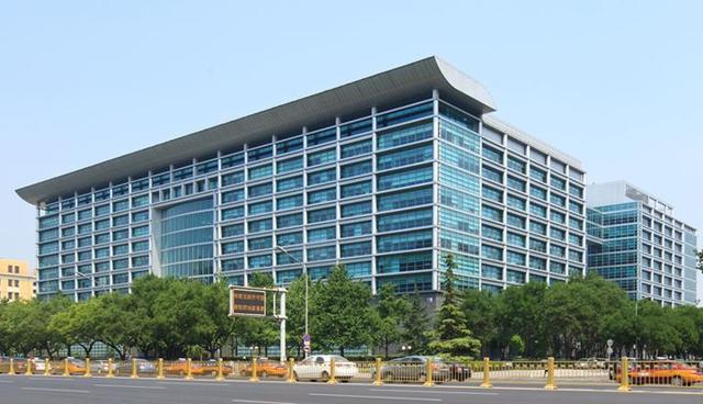 中石化营收2.7万亿，工行年赚3134亿，谁才是中国最大国企
