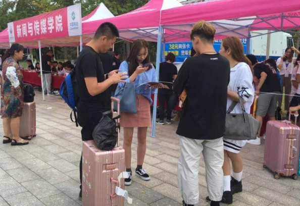 大学里含金量很高的证书，考不下来，会影响到学生就业甚至毕业